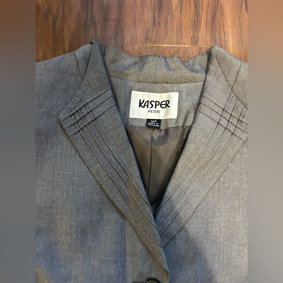 Kasper gray suit with a short-sleeved jacket and pants 14P - Picture 15 of 16